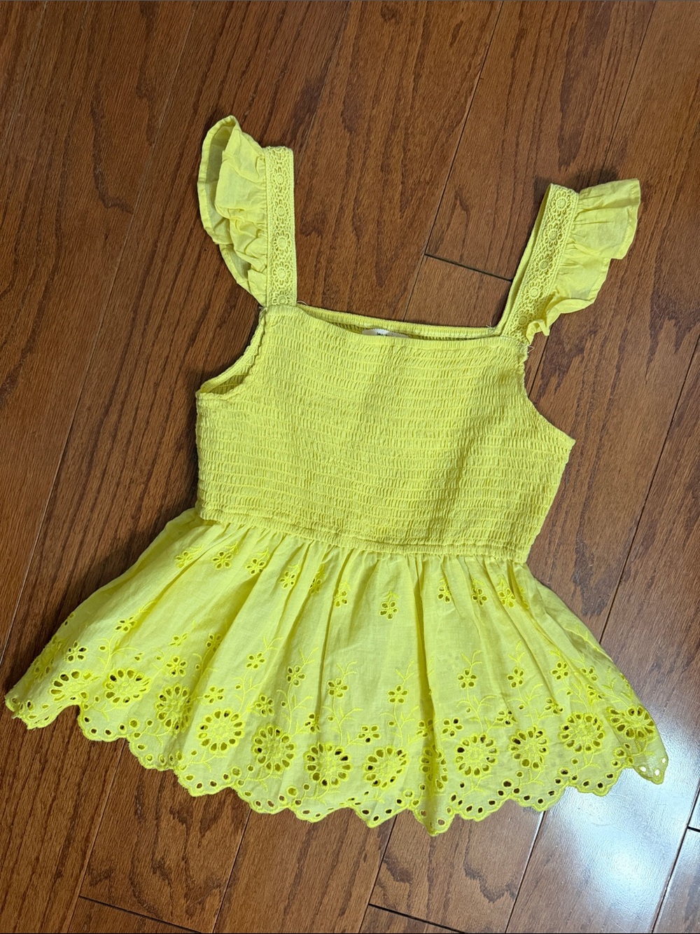 Mi Ami Yellow eyelet peplum tank top with ruffled straps - size Small